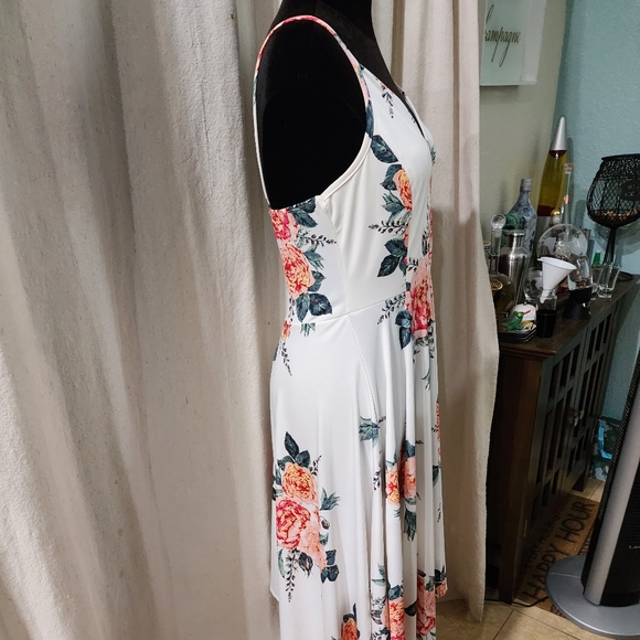 B Famous USA Womans Fun Floral Rose Dress SZ Large A line Hi Low flared Hem - Picture 3 of 11